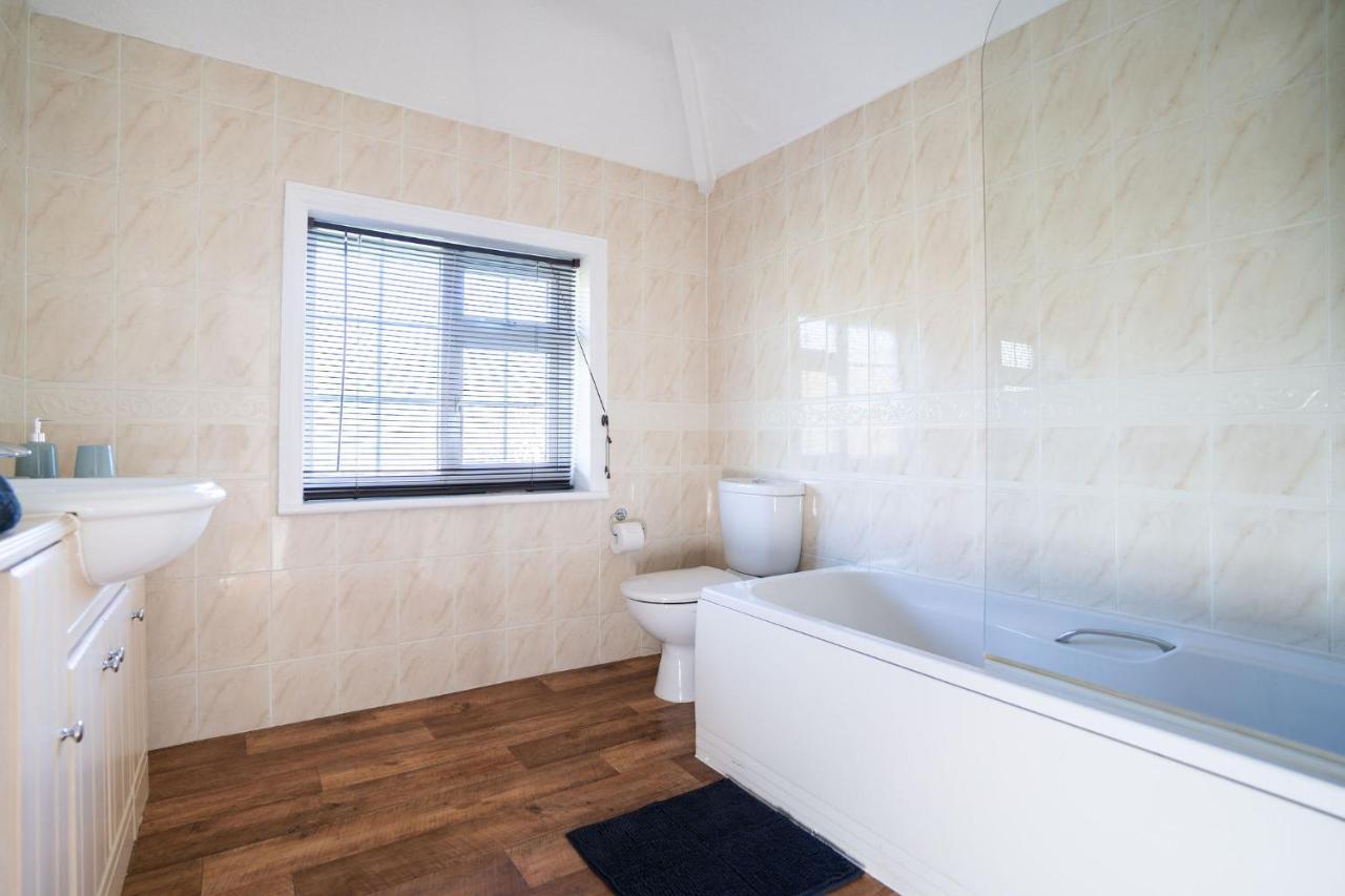 וות'רבי Beautiful Detached Home In Quaint Village Setting מראה חיצוני תמונה